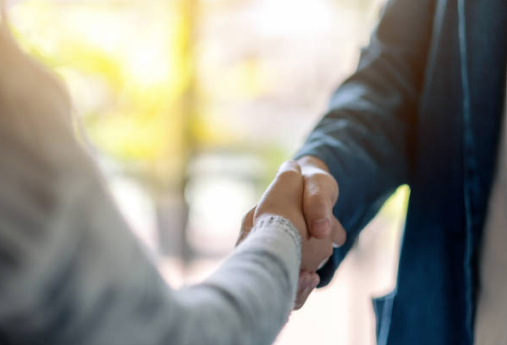 Poignées de mains en confiance